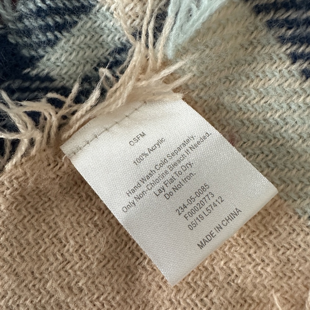 Scarf - Picture 11 of 11